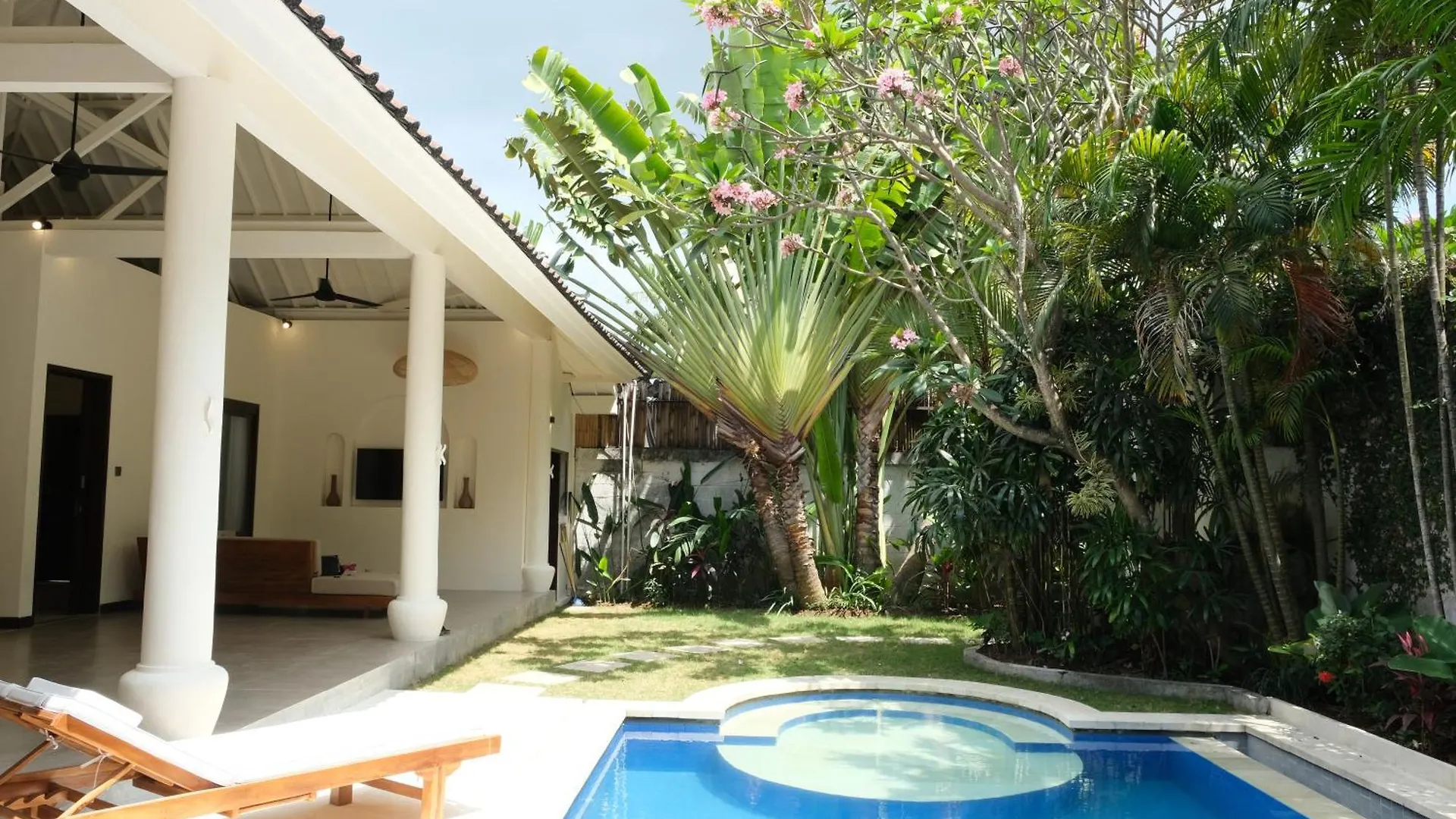 Uma Dharma Villas Seminyak  Seminyak (Bali)